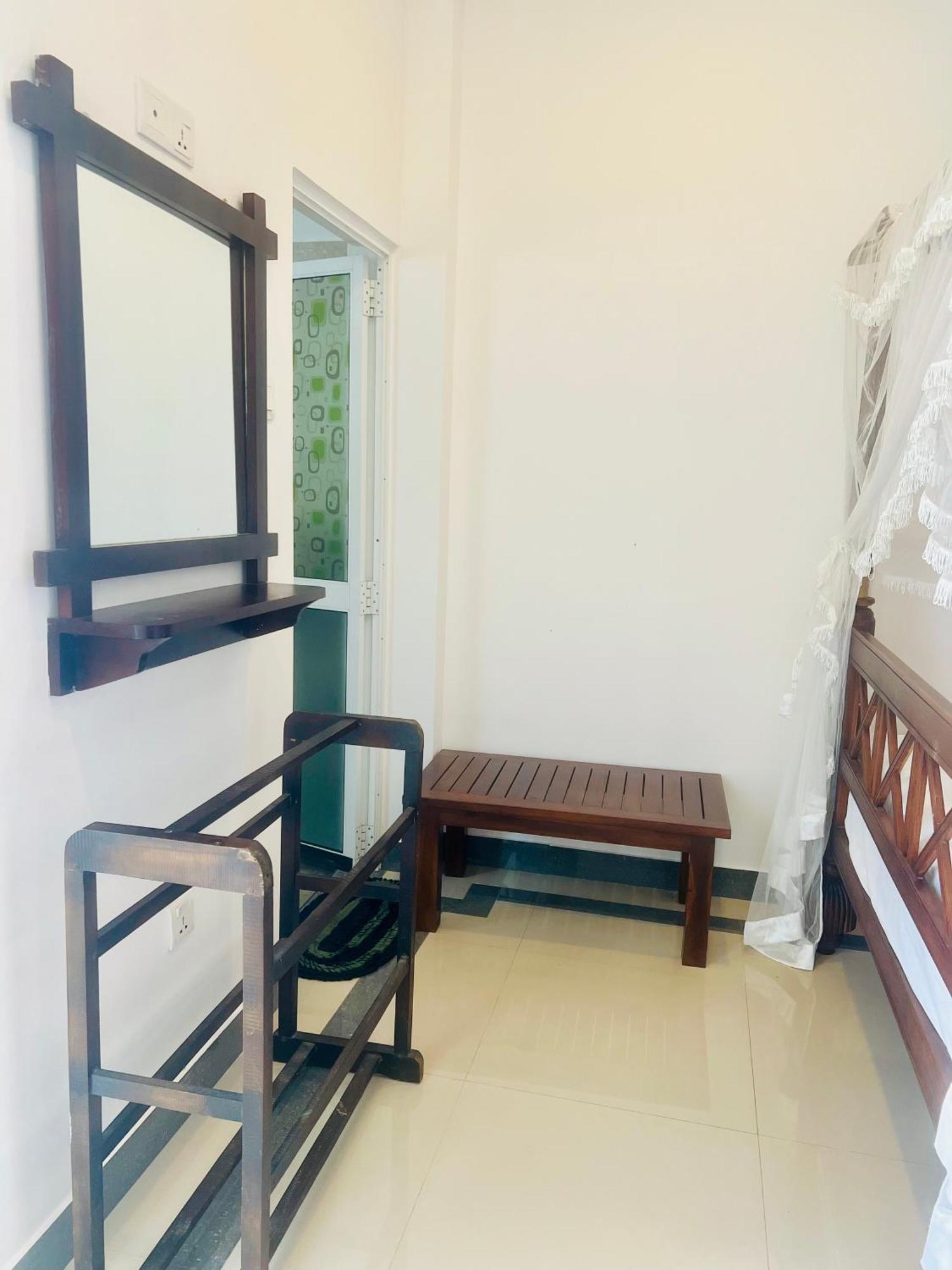 Bed and Breakfast Vogel Nest Midigama East Exterior foto